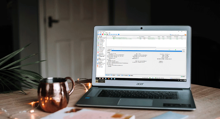 qBittorrent running on a laptop (sitting on a desk)